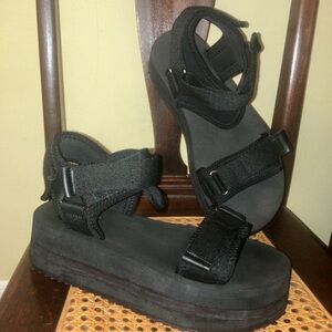 Chic Black Platform Sandals with Neoprene straps